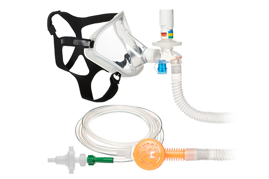 O2-MAX™ Trio-systeem met UNI Quik-Connect™M en 305 cm zuurstoftoevoerslang, met smoothbore slang, 3-SET™ verstelbare PEEP-klep en BiTrac MaxShield™-masker, voor grote volwassenen